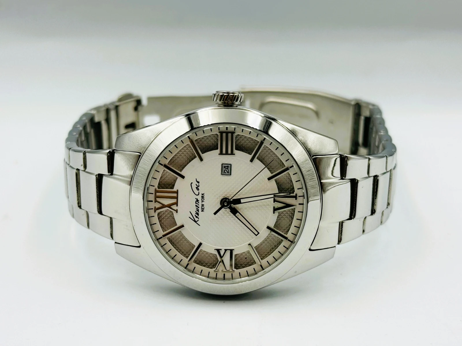KENNETH COLE